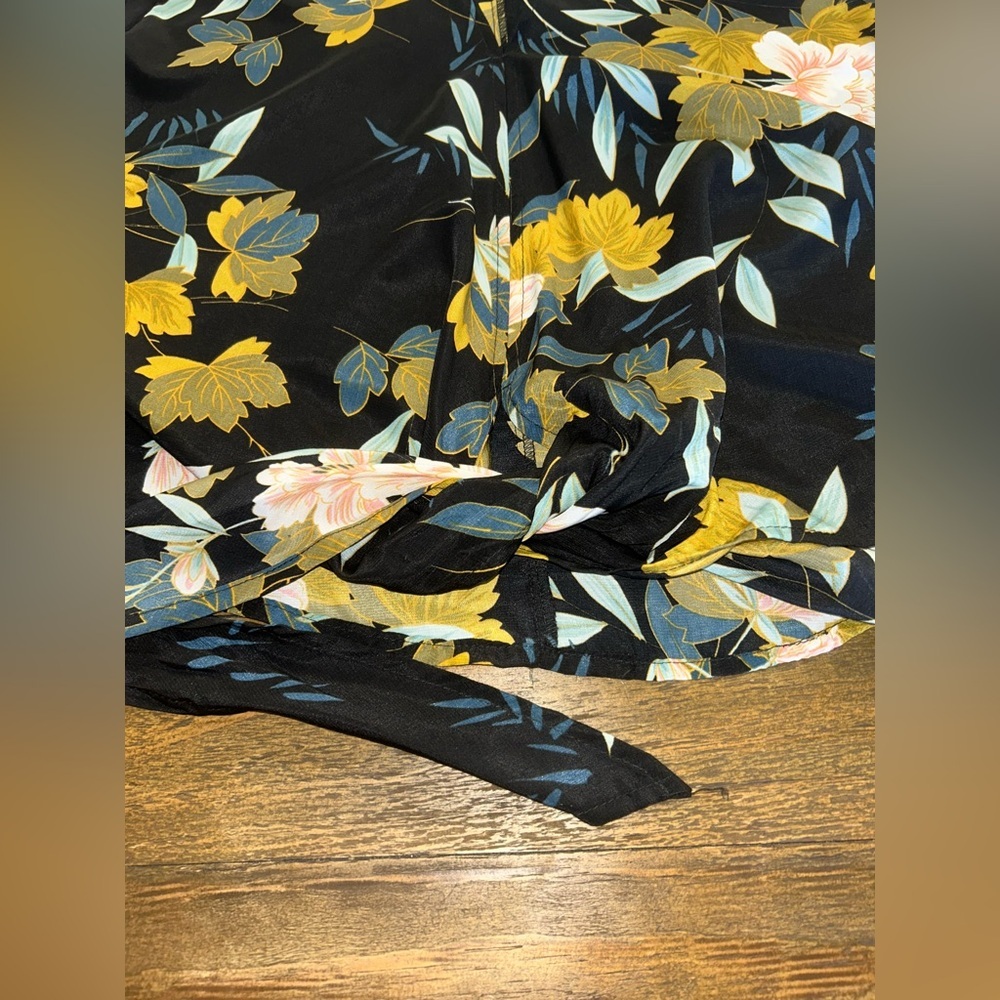 Aakaa Black Greens and Blush Pinks Floral Tie-Front Kimono style Silky Top - Picture 6 of 12